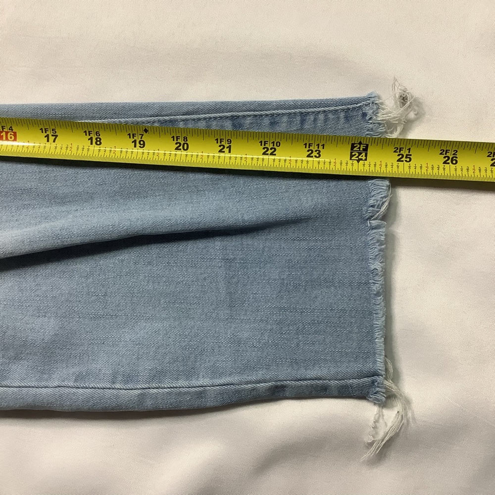 KanCan Distressed Light Wash Raw Hem Crop Jeans Size 15 / 31 - Picture 9 of 9